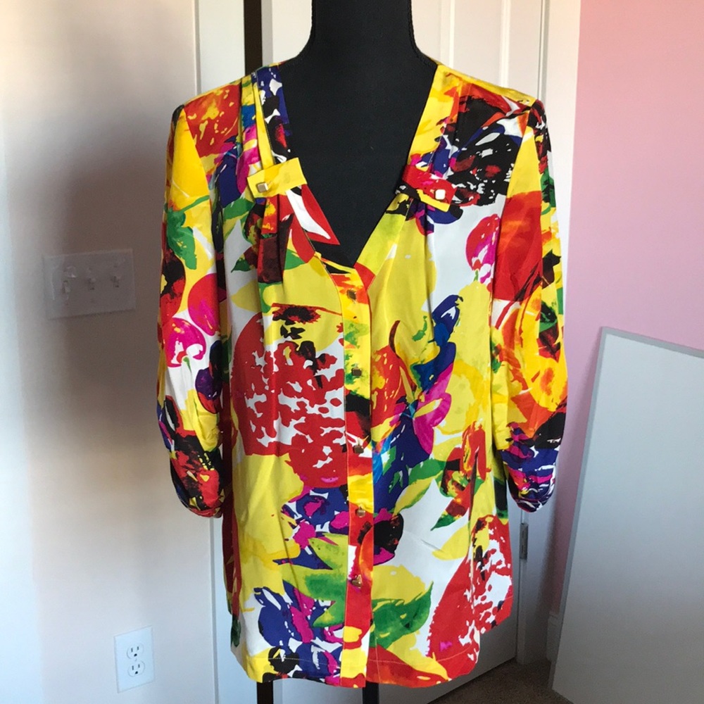 Beautiful bright Antonio Melani button blouse